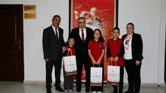 Minik Kaymakamın İlk İşi: Annesini Aramak Oldu