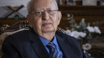 Türk Siyasetinin Duayen İsmi Hüsamettin Cindoruk Hayatını Kaybetti