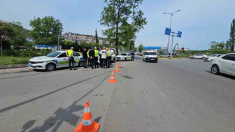 Facianın Eşiğinden Dönüldü! Yük Treni Polis Otosuna Çarptı