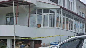 Genç Adam Evde Bıçaklanmış Halde Bulundu