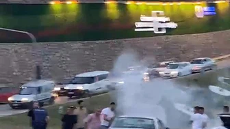 Trafik Işıklarında Otomobil Alev Aldı: Sürücülerin Müdahalesi Faciayı Önledi