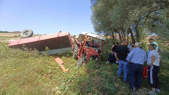 Buğday Yüklü Traktör Devrildi: 68 Yaşındaki Sürücü Yaralandı