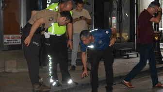 İş Yerine 10 El Ateş Etti, Silahıyla Polise Teslim Oldu!