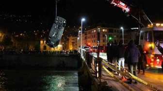 Amasya’da kontrolden çıkan otomobil köprüden Yeşilırmak Nehri’ne uçtu: 1 ölü, 1 yaralı