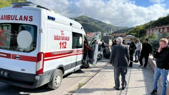 Motosiklet kamyona çarptı: 1 yaralı