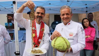 Anadolu’nun 600 yıllık ilk derbisi gastronomi festivaline taşındı: ’Lahanacılar’ ve ’Bamyacılar’ yarıştı