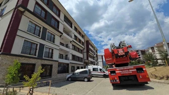Arkadaşına intihar edeceğini söyledi, polis ve itfaiye balkondan girerek kurtardı