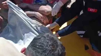 İş makinesi elektrik tellerine temas etti, 1 işçi yaralandı