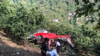 fındık işçilerini taşıyan araç şarampole yuvarlandı: 1 ölü, 9 yaralı