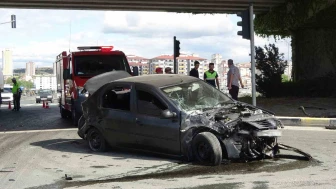 Minibüs ile otomobil çarpıştı: 4 yaralı