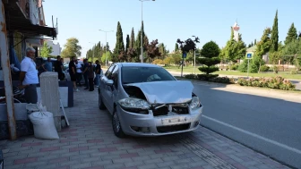 Zincirleme trafik kazası: 4 araç birbirine girdi
