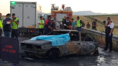 Trafik Kazasında 3 Kişi Yanarak Öldü!