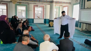 Akdağmadeni'nde umrecilere seminer verildi