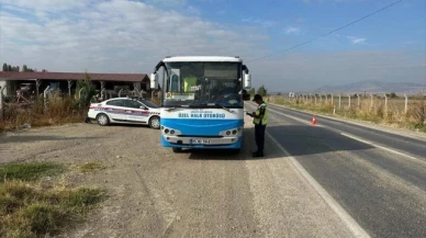 Amasya’da şehirler arası ve şehir içi otobüsleri denetledi.