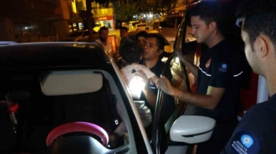 Araçta mahsur kalan çocuğu itfaiye ekipleri kurtardı