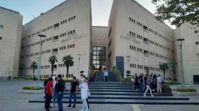 Aynı daireyi birden fazla kişiye satma iddiasıyla yargılanan sanıkların duruşması ertelendi