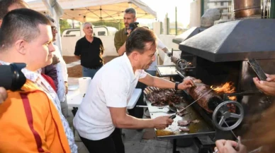 Başkan Yazıcı sözünü tuttu, Tuzla'nın özel çocuklarına cağ kebabı pişirdi