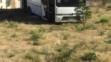 Başkentte servis kazasını rögar kapağı engelledi