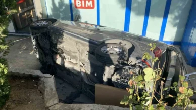 Beylikdüzü'nde aracının freni yerine gaza bastı iş merkezinin bahçesine uçtu: Kaza anı kamerada