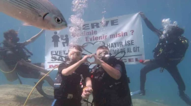 Böyle olur dalgıçların evlilik teklifi: "Cevabın 'hayır' ise oksijen tüpümü de al git"