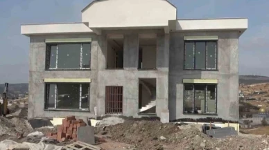 Bulduğu tüfeği kontrol ederken arkadaşını vurdu