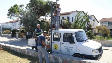 Burhaniye'de Kordonboyu Caddesi ışıl ışıl