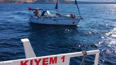Çanakkale Boğazı'nda sürüklenen tekne kurtarıldı