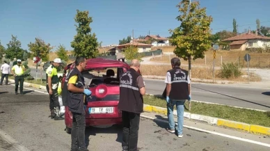 Çorum'da Ters yöne giren çekici ile ticari araç çarpıştı: 5 yaralı