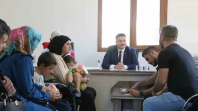 Devlet sıcak yüzünü enkaz kentte gösterdi