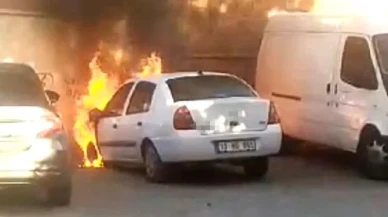 Edremit'te park halindeki araç alev alev yandı