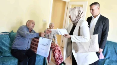 Esenyurt'ta yaşayan 73 yaşındaki Hatice Tütün "Kapımızı yalnız onlar çalıyor"