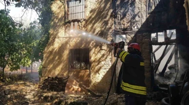 İki katlı ev alevlere teslim oldu