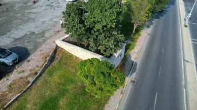 İstanbul'un fethinde şehit olan askerlerin kabirlerinin bulunduğu türbe çöplüğe döndü