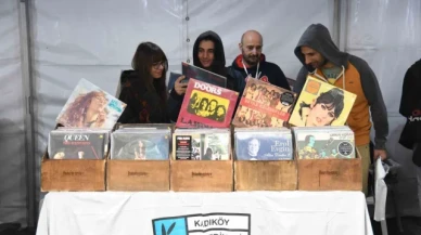 Kadıköy'de plaklar Barış Manço anısına dönecek