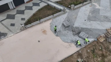 Kaldırımlar ve yollar yeni baştan yapılıyor