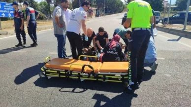 Kırmızıda geçen otomobil motosikletli kadına çarptı