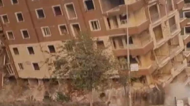 Kolonları kesilerek yıkılan 8 katlı binanın yerle 1 olma anı kamerada