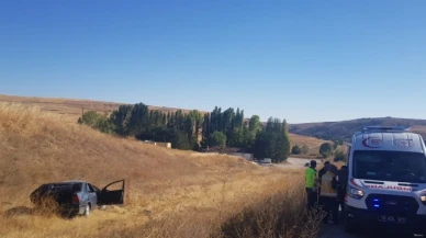 Kontrolden çıkan otomobil şarampole uçtu; 2 yaralı