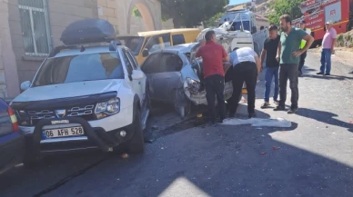 Kontrolü kaybolan minibüs önce araçlara sonra yayalara çarptı: 1 Ölü