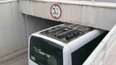 Midibüsün sürücüsü havalandırmayı hesap edemeyince alt geçide sıkıştı