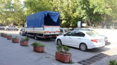 Okulların açılmasıyla o bölgedeki trafik sorunu vatandaşların tepkisine neden oldu