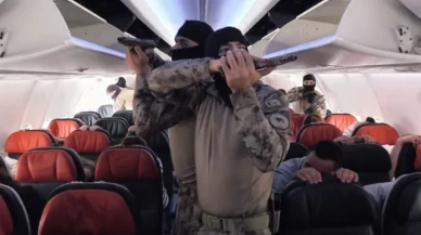 Özel harekat polislerinden, uçakta nefes kesen rehine kurtarma tatbikatı