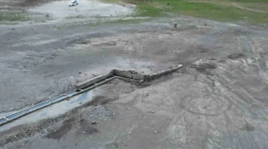 Suların çekildiği Sazlıdere Barajı'nda tarihi köprü ve yalak ortaya çıktı