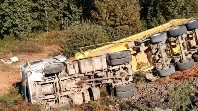 Tuzla'da hafriyat kamyonu devrildi: 1 ölü
