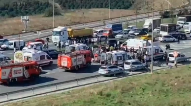 2 araç kafa kafaya çarpıştı : 1'i ağır 6 yaralı