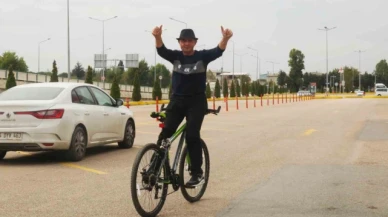 Bisiklete ters binen adam konuştu: "Nasrettin Hoca'dan ilham aldım"