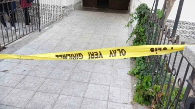 Eşini eşarpla boğup öldürdükten sonra defalarca bıçakladı