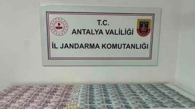 Kasap dükkanında kumar oynarken yakalandılar