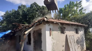 Metruk binalar bir yıkılıyor