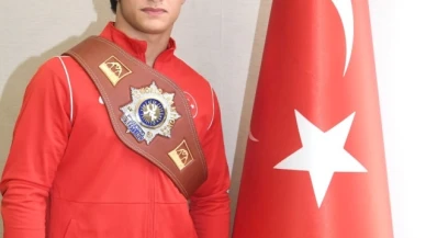 Milli güreşçi Alperen Berber, Arnavutluk'ta dünya 2'ncisi oldu